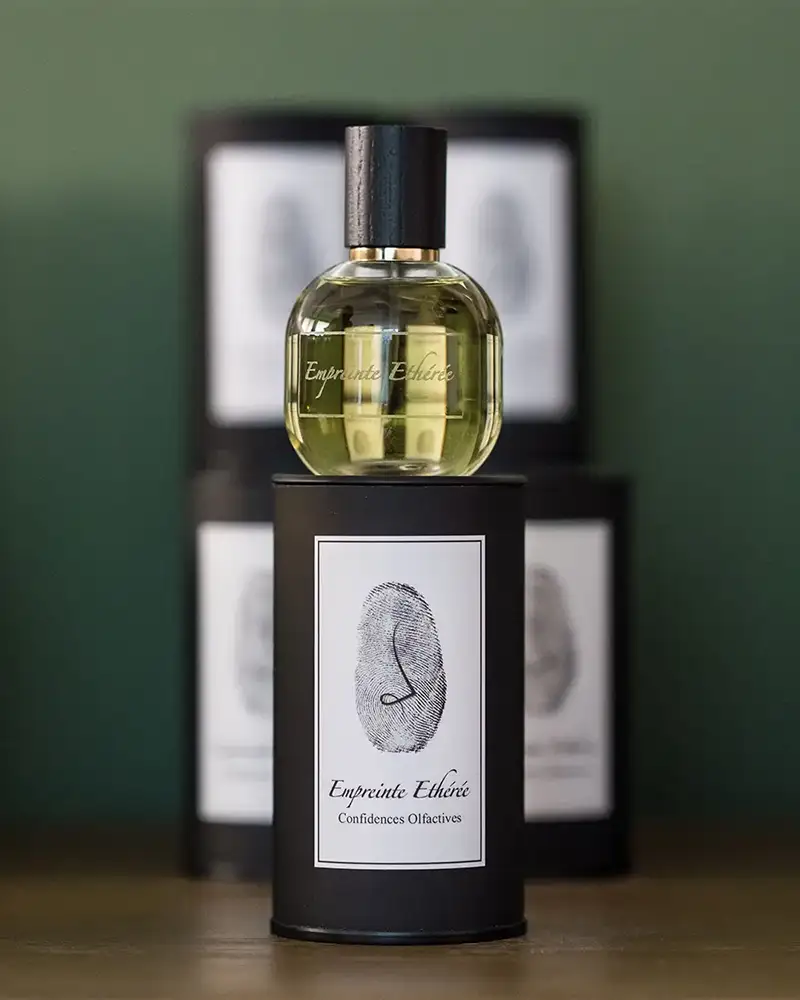 Flacon de parfum sur mesure 50 ml avec ses étuis, création Empreinte Éthérée par Nathalie Durand